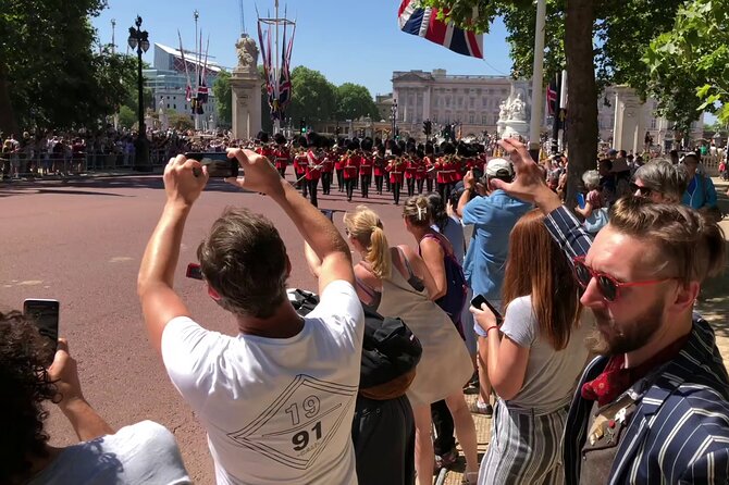 London Bike Tour: Landmarks, Secret Gems, Pub Stop & Street Art - Royal parks and Horseguards Parade staging: St James’s Park to the Old Admiralty Building