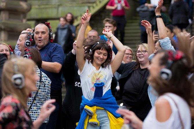 London Boogie Shoes Silent Disco Christmas Tour - Pace, Timing, and Comfort for a 1-Hour Walk