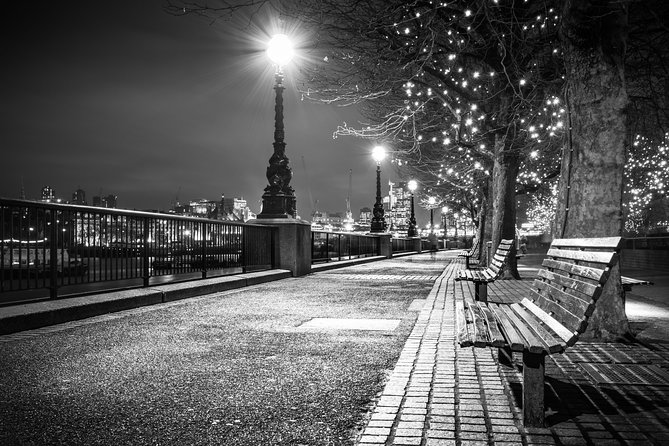 London by Night Bus Tour with Christmas Lights and Live Guide - Trafalgar Square and the Norwegian Christmas tree story