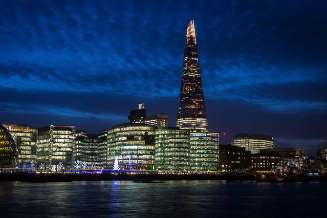 London by Night private Tour - Palace of Westminster and Big Ben: Parliament landmarks with easy photo value