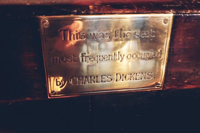 London Christmas Carol & Charles Dickens Small Group Walking Tour - George and Vulture, plus Simpsons Tavern: Scrooge’s meals meet Dickens’s clubs