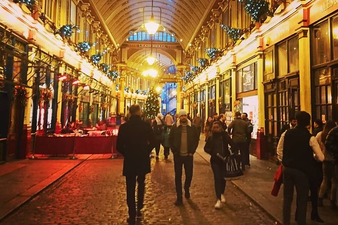 London Christmas Carol & Charles Dickens Small Group Walking Tour - How the small-group format changes the whole experience