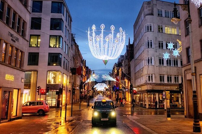 London Christmas Lights Guided Tour by Cab - Why a black cab Christmas lights tour feels different