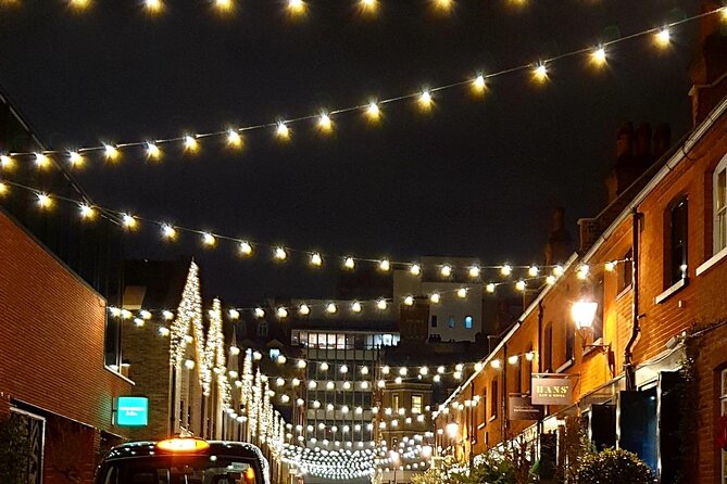 London Christmas Lights Private Tour by Traditional Black Cab - End at Hyde Park or Return to Your Hotel