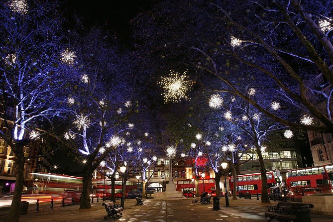 London Christmas Lights Tour by Vintage Double-Decker Bus - Live guides, the microphone, and how to get the best stories