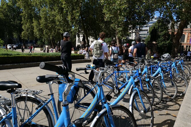 London Classic Landmarks Bike Tour with Local Guide - Through Lincoln’s Inn Fields and the Legal District