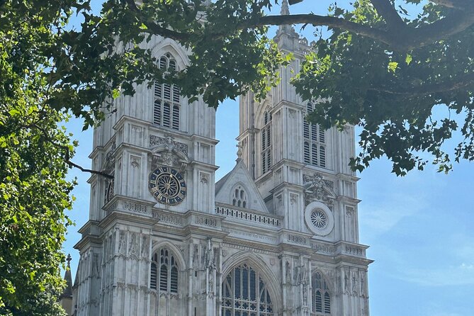 London Essential 2 hour introductory Walking Tour With a Londoner - Whitehall Palace, Horse Guards Parade, and Downing Street