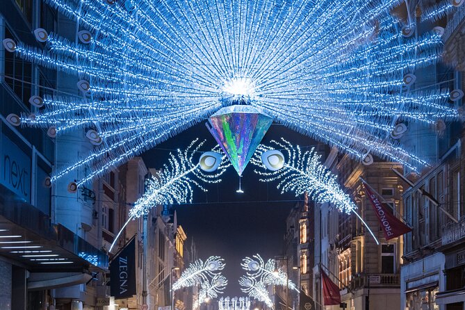 London Exclusive Christmas Lights Guided Tour by Black Cab - Bond Street for luxury vibes and a more polished feel