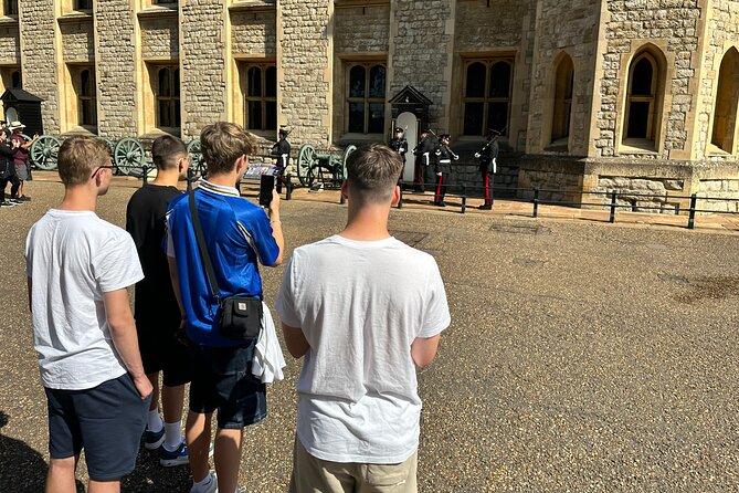 London for Kids Full Day with Westminster Abbey & Tower of London - Trafalgar Square: the easy win between Abbey and the Tower