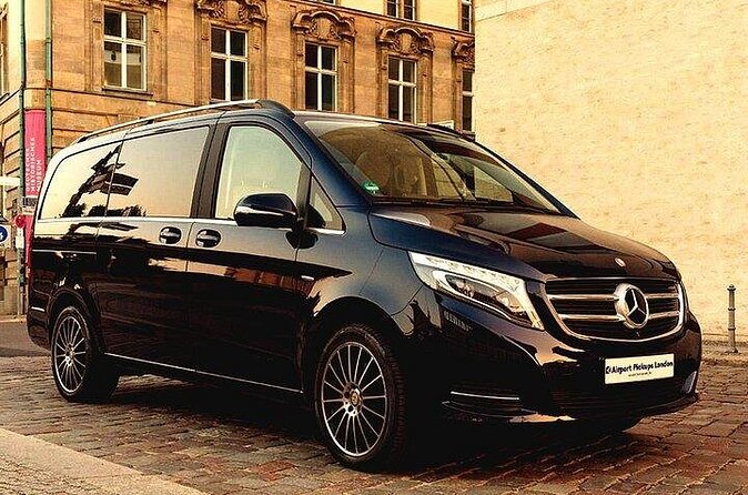 London Gatwick Airport LGW to Heathrow LHR Private Transfer - The drive: timing, comfort, and what flight tracking means