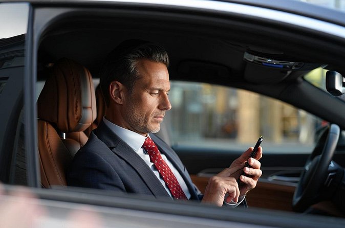 London Gatwick Airport LGW to Heathrow LHR Private Transfer - Who this transfer suits best