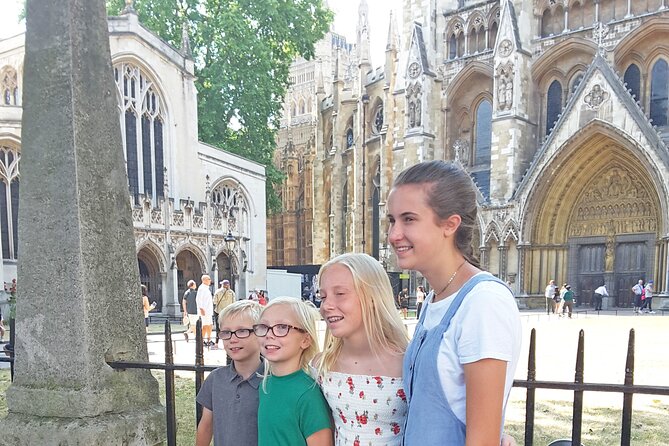 London Highlights Family-Friendly Walking Tour with Top Guide - Meeting at St James’s Park Westminster: start where the story begins