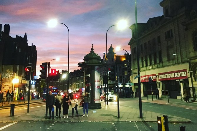London Introduction Walking Tour - Southbank: street life, food stalls, and a proper walking break
