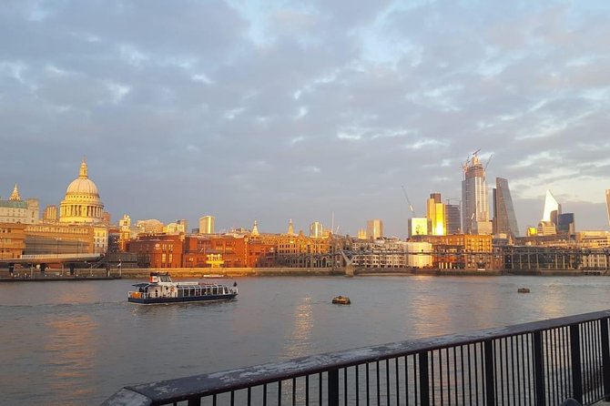 London Introduction Walking Tour - Tate Modern for art and views toward St Paul’s