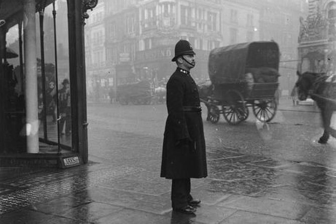 London - Jack the Ripper Small Group Tour - Headsets and iPad Visuals: Following the Story Without Getting Lost
