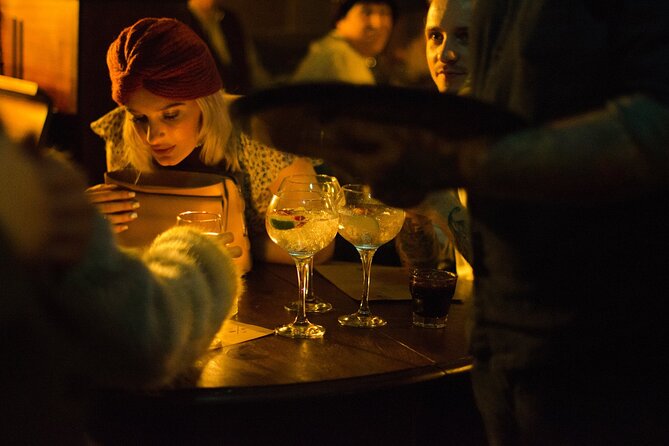 London Murder Mystery Dinner Cruise - The 3-course dinner and drink: where the pacing comes from