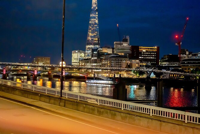 London Night Tour See the City Lights - Live Commentary in 14 Languages: Use It Like a Personal Headset