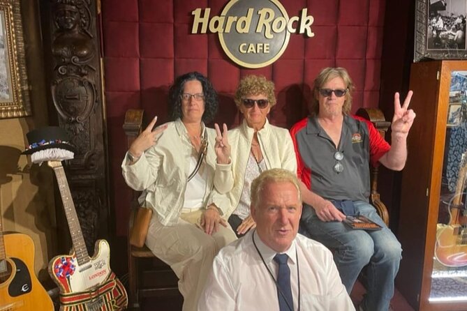 London Private Rock and Roll Tour with Pick Up - Riding the iconic cab: what you gain (and what to expect)