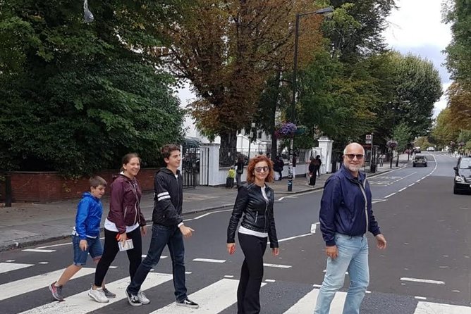 London Rock N Pop taxi Tour - A black cab makes the rock stops feel real