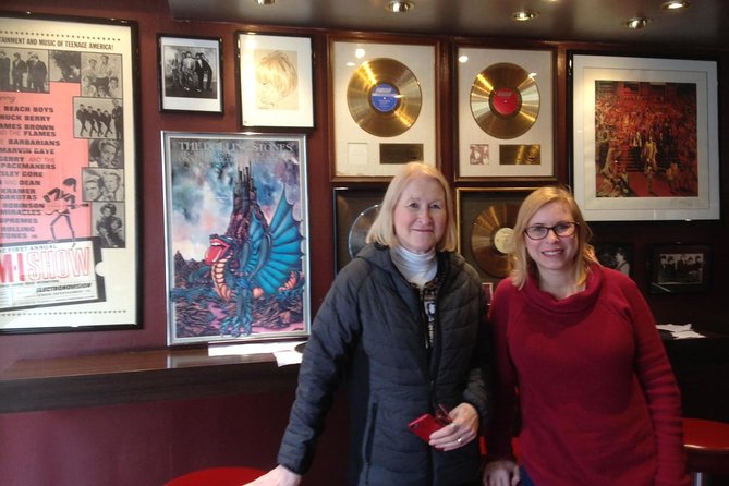 London Rock N Pop taxi Tour - The pacing: enough time for stories and photos