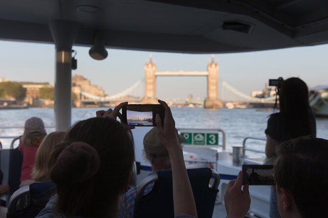 London Roundtrip Thames Cruise Uber Boat by Thames Clippers - Freedom to hop on and off without losing the day