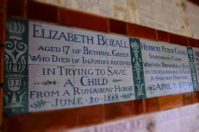 London's Hidden Gems and Secret History Private Guided Tour - Stop 4: Smithfield Market, Meat Market Legends, and Fire and Executions Nearby