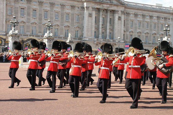 London Sightseeing Tour: Guard Change with Tower of London Option - Buckingham Palace and the Guard Change: what happens on your date
