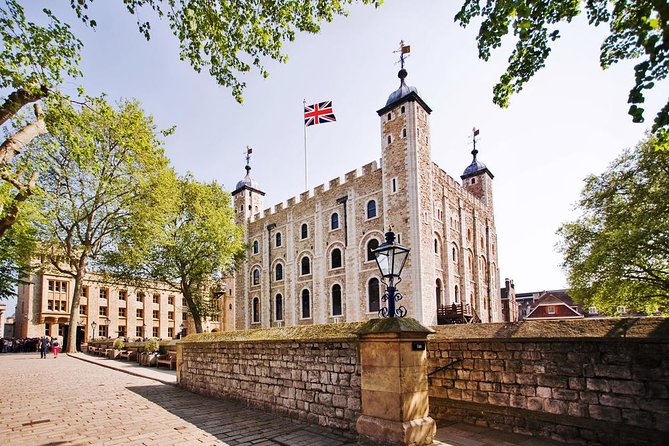 London Sightseeing Tour: Guard Change with Tower of London Option - The Tower of London for full-day travelers: Crown Jewels and Yeoman Warders