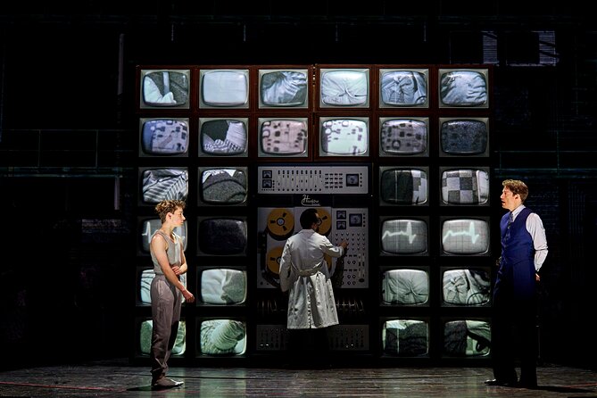 London Theatre: Stranger Things: The First Shadow - Getting there smoothly: public transport first