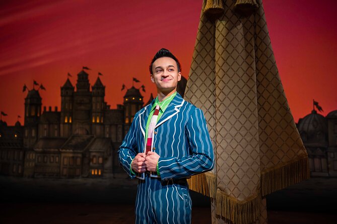 London Theatre: Wicked the Musical - The Big Stage Moments: Sets, Costumes, and High-Flying Stunts