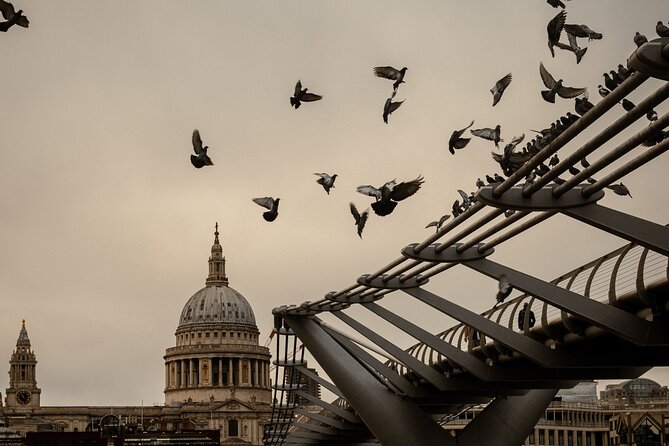 London through the lens: Iconic photo spots, hidden gems & food. - What’s included, and what you should plan for