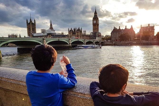 London Tootbus Kids Tour with Bespoke Live Guided Commentary - Westminster Abbey, Piccadilly Circus, and Downing Street From the Road