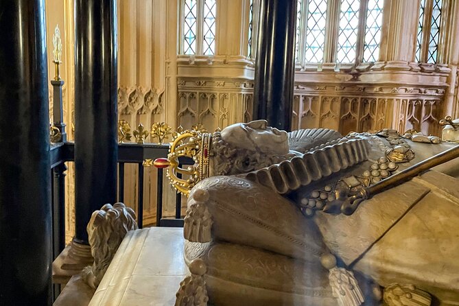 London Tour: Changing of the Guard, Westminster Abbey & Tower - Tower of London Guided Tour, White Tower Time, and the Crown Jewels