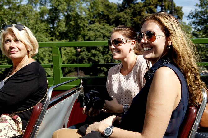London Vintage Bus Tour Including River Thames Cruise with Optional Lunch - Open-top bus reality: comfort, rain plans, and seat choices