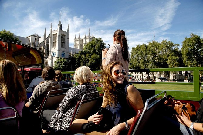 London Vintage Bus Tour with Cream Tea at Harrods - A vintage bus and Thames cruise, built for first-time London views
