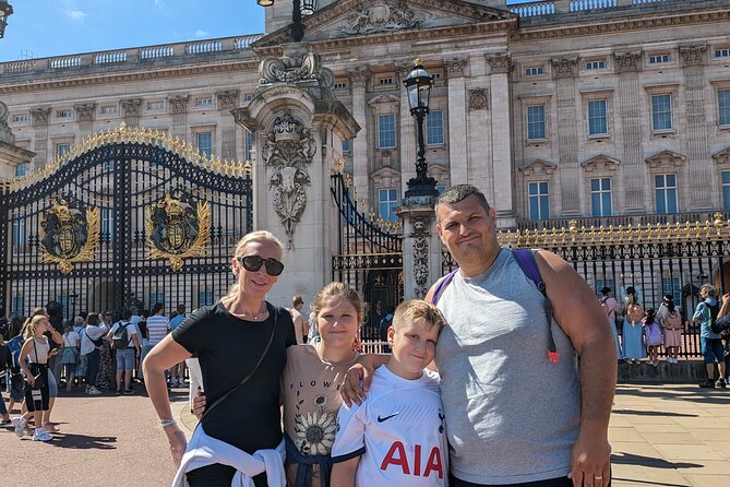 LONDON Westminster Private Walking Tour fully flexible - St James’s Palace Changing of the Guard Views (When Running)