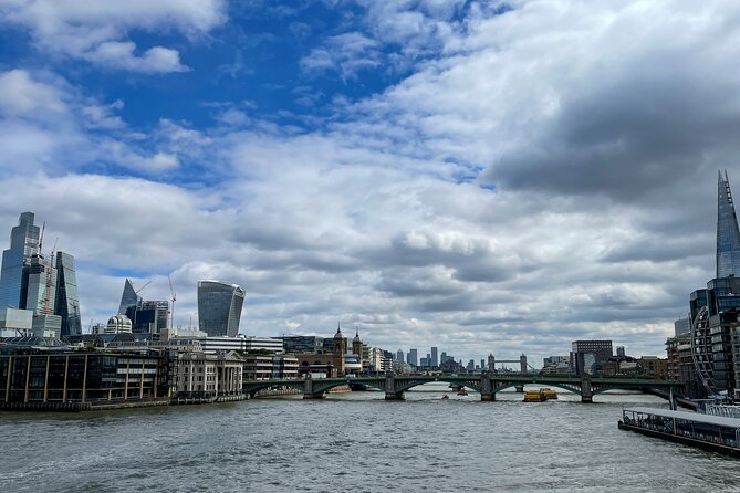 London Witches and History Walking Tour - Borough Market and Golden Hinde: Spooky Atmosphere by Food and the Sea