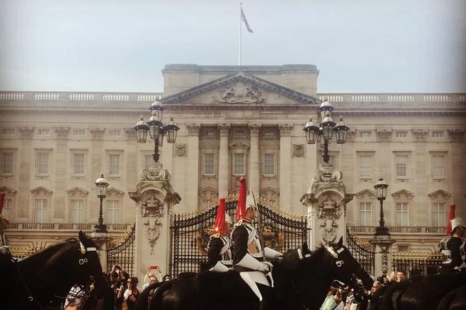 London with a Local (Historical) - What This Tour Does Best: Big Landmarks, Human Explanations