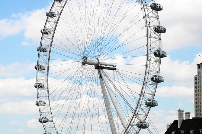 Lunch River Cruise on the Thames with 2-Course Meal - Commentary and Sight-Sense: Live or Recorded, Timed for Quick Stops