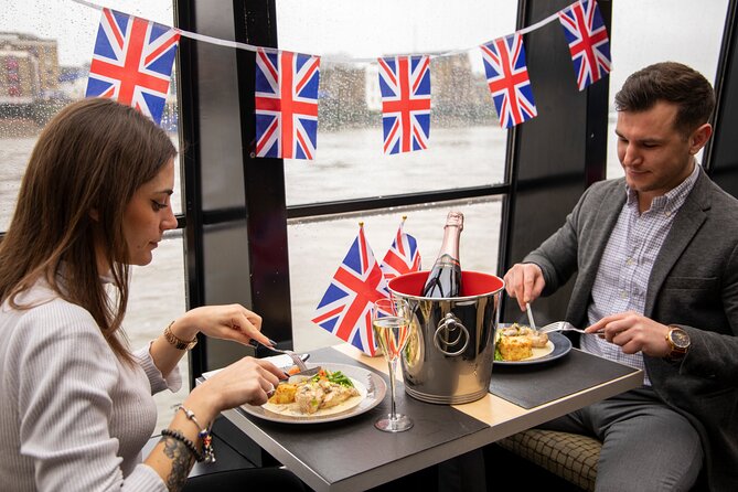 Lunch River Cruise on the Thames with 2-Course Meal - Seating and Comfort: Fixed Tables, Panoramic Windows