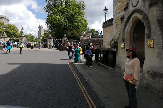Luxury Private Day Hire London-London Stopover at Windsor & Hampton Court Palace - The 9:10am drive to Windsor Castle, and why timing helps