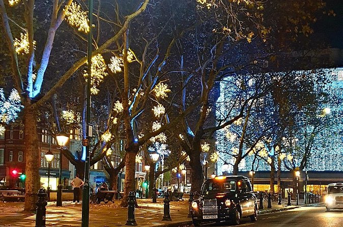 Magical Christmas Lights in London: Private Black Cab Tour - Carnaby Street and Covent Garden: where photos get fun