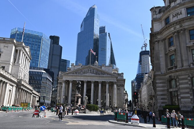 Mission SUNSCREEN by Glitch Hunters - Leadenhall Market: solving clues among the old streets