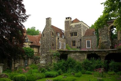 Murder and Miracles Self Guided Tour of Canterbury City