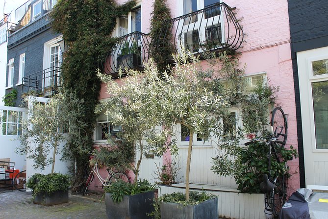 Notting Hill Tour - Stop 4: St Lukes Mews and the Love Actually cue card scene