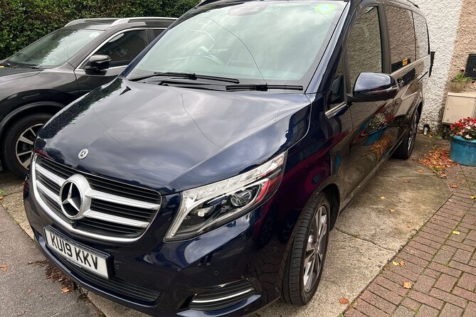One Way Taxi Transfer from London Luton Airport to London City - Finding the driver in Luton arrivals without wasting time