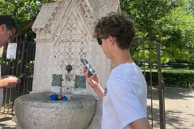 Outdoor Adventure Game in London - Outdoor street hunt in London, from Sicilian Avenue to Aldwych