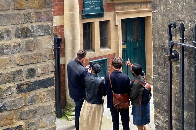 Outdoor Adventure Game in London - Starting at Sicilian Avenue, getting your bearings fast