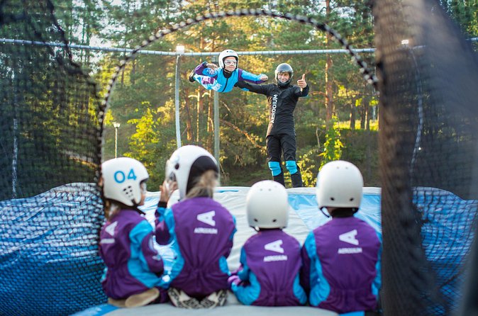 Outdoor Wind Tunnel Skydiving Experience in Kent - Hand Signals, Instructors, and Why Coaching Makes a Difference