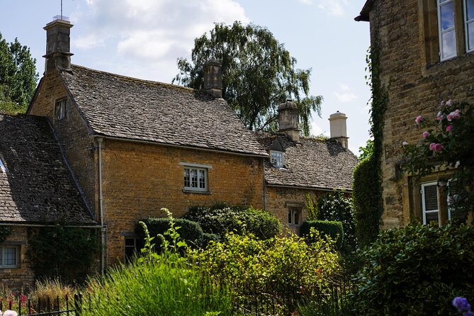 Oxford and Cotswolds Tour with Country Pub Lunch from London - Price, meeting point, and the day schedule from London